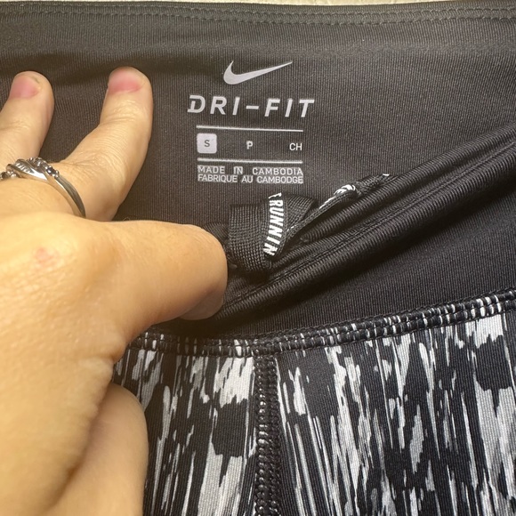 Nike DryFit Cropped Athletic Leggings - Picture 3 of 4